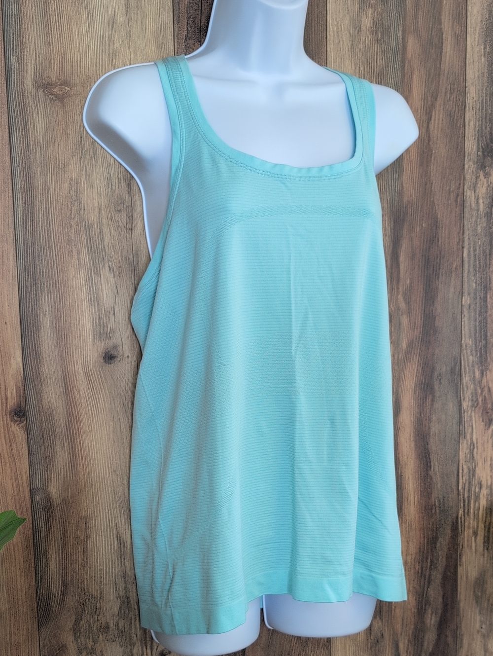 lululemon athletica Raceback Tank Top 12 940A